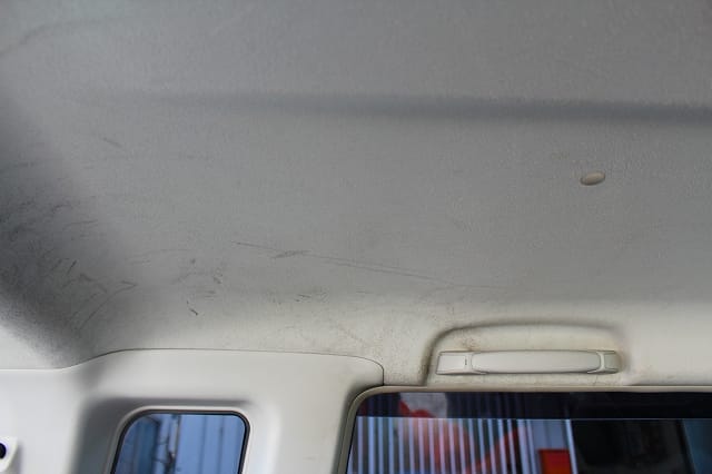 車の天井ヤニ汚れを車内クリーニング 三菱 Ekスポーツ 熊本市東区の特殊車内クリーニングが出来るお店エコスタイル