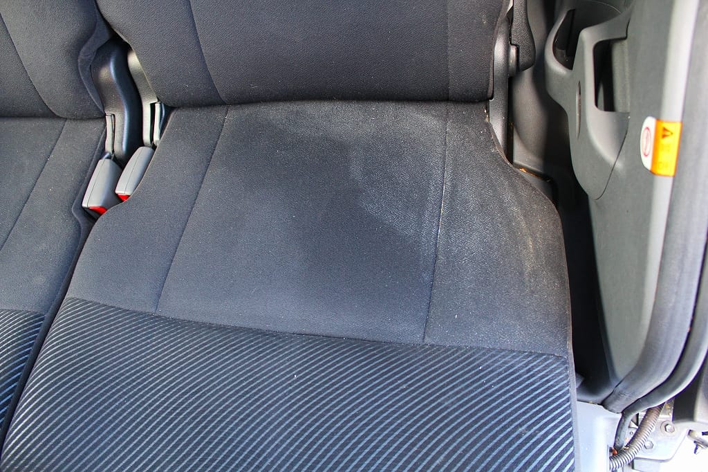 嘔吐の車内清掃 シート洗浄クリーニング 施工事例